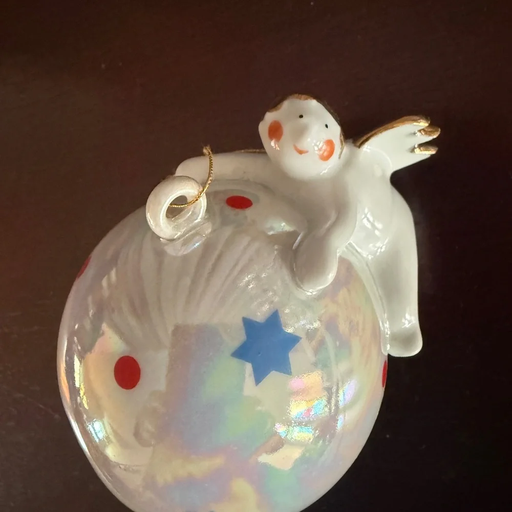 Villeroy & Boch Flying Angel Ornament Iridescent Globe